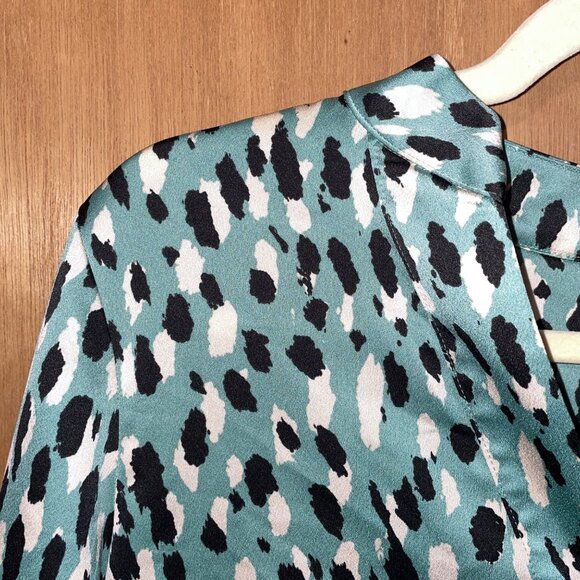 H&M Womens Animal Print V-Neck Blouse Size S Teal & Black - Picture 2 of 10